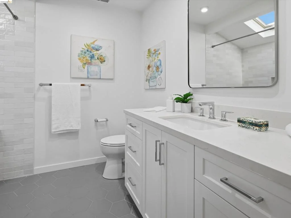 Photo of 255 Knight Dr