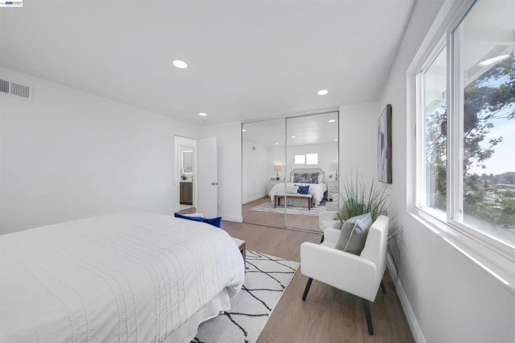 Photo of 1069 Central Blvd