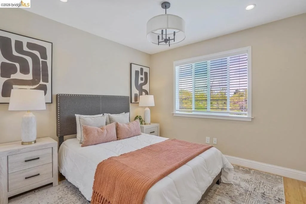 Photo of 2198 La Orinda