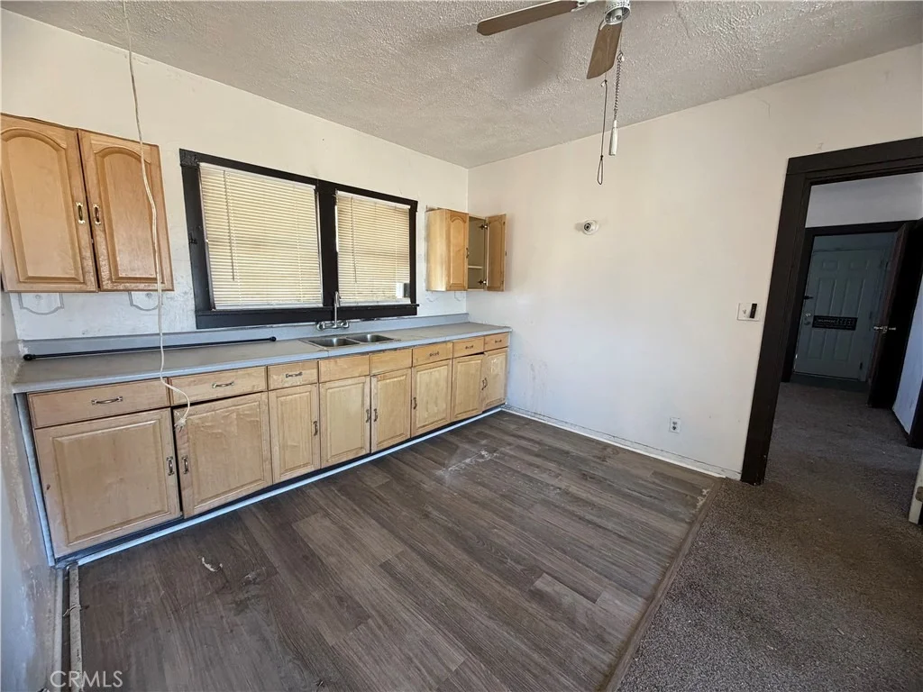 Photo of 567 W Yermo