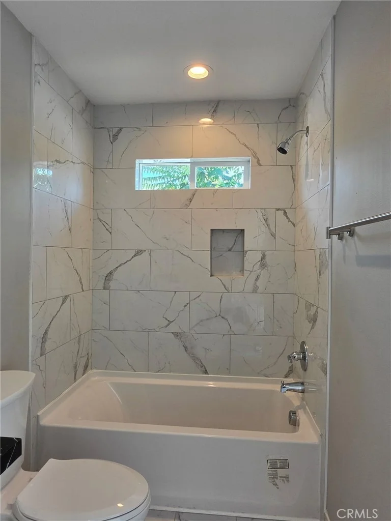 Photo of 419 W Devonshire Avenue