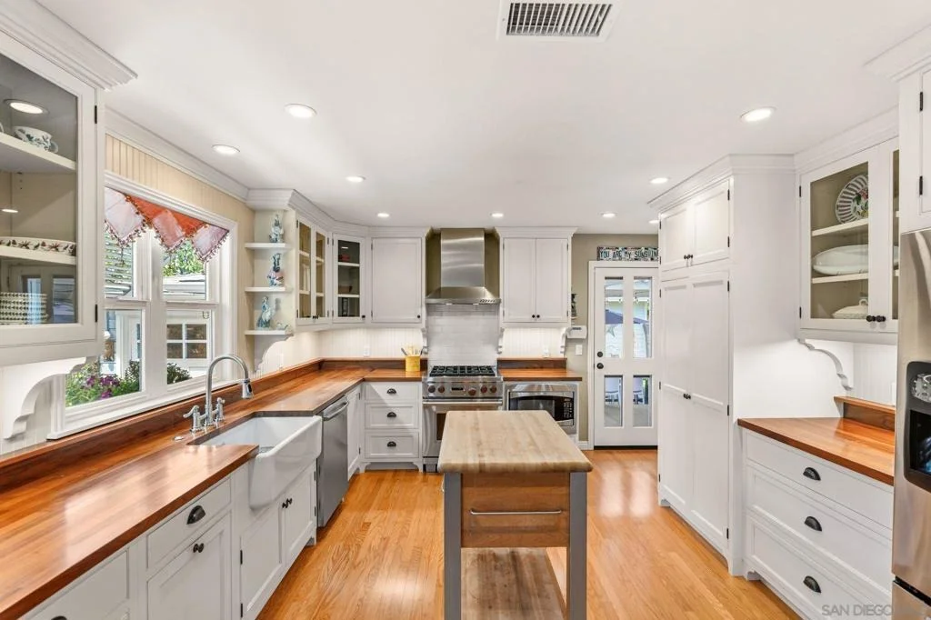 Photo of 2677 Jefferson St