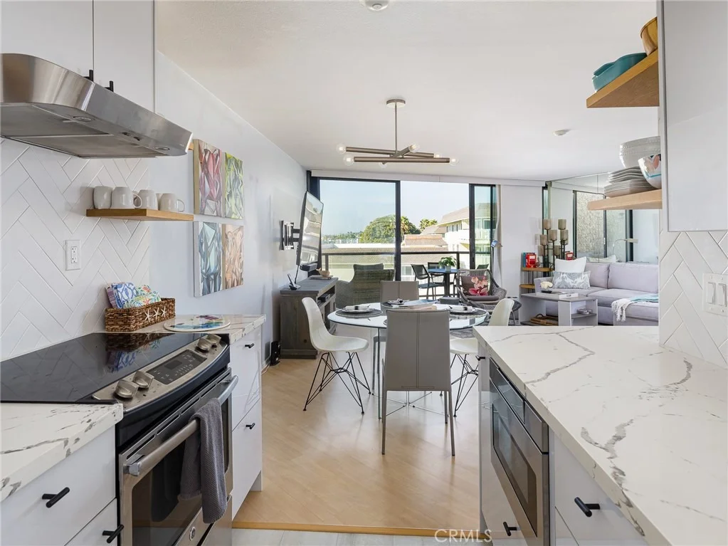 Photo of Unit 313 at 531 Esplanade