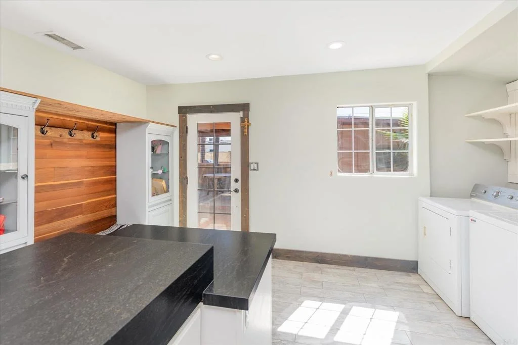 Photo of 1028 B Street