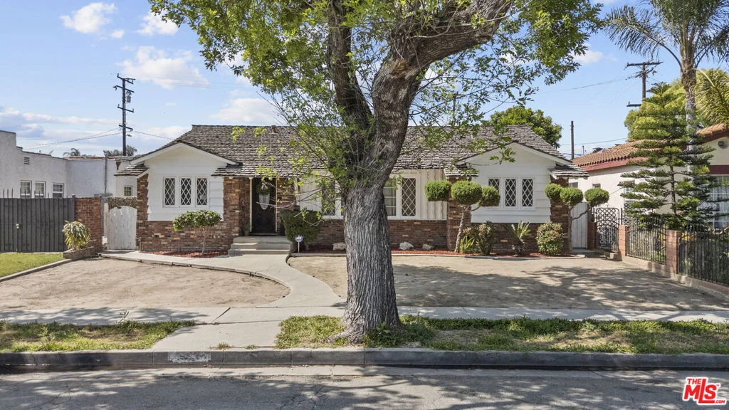 Photo of 10411 Saint James Avenue