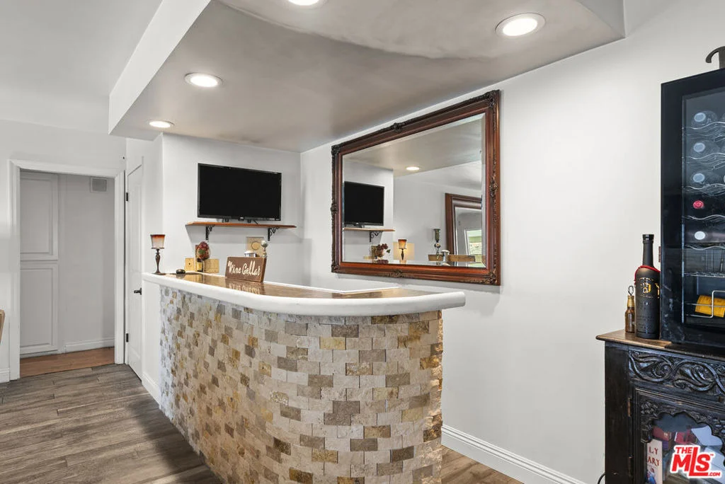 Photo of 10411 Saint James Avenue