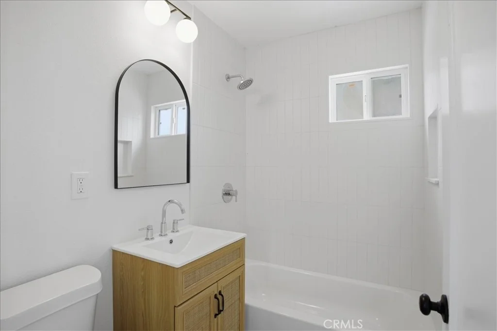 Photo of 168 E Lark Street