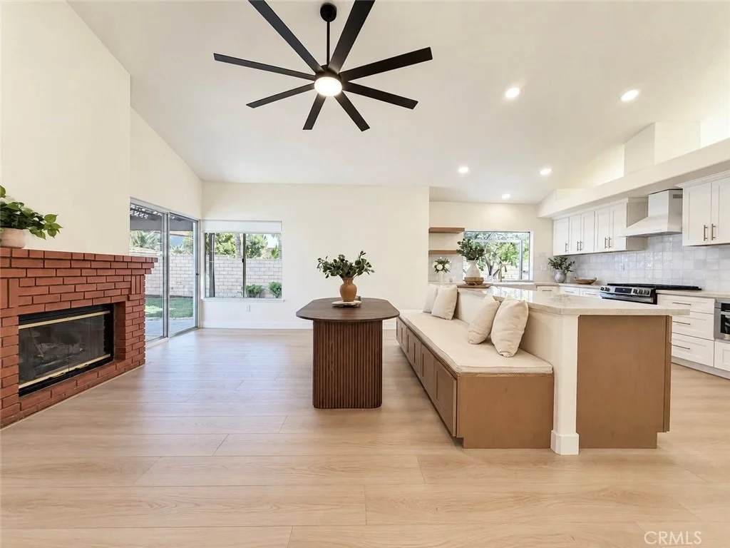 Photo of 35584 Larkspur