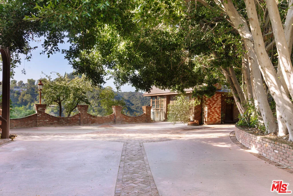Photo of 1355 Beverly Estates Drive
