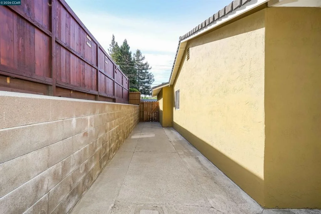 Photo of 2506 Henry Ave