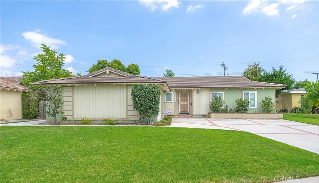Photo of 3156 W Teranimar
