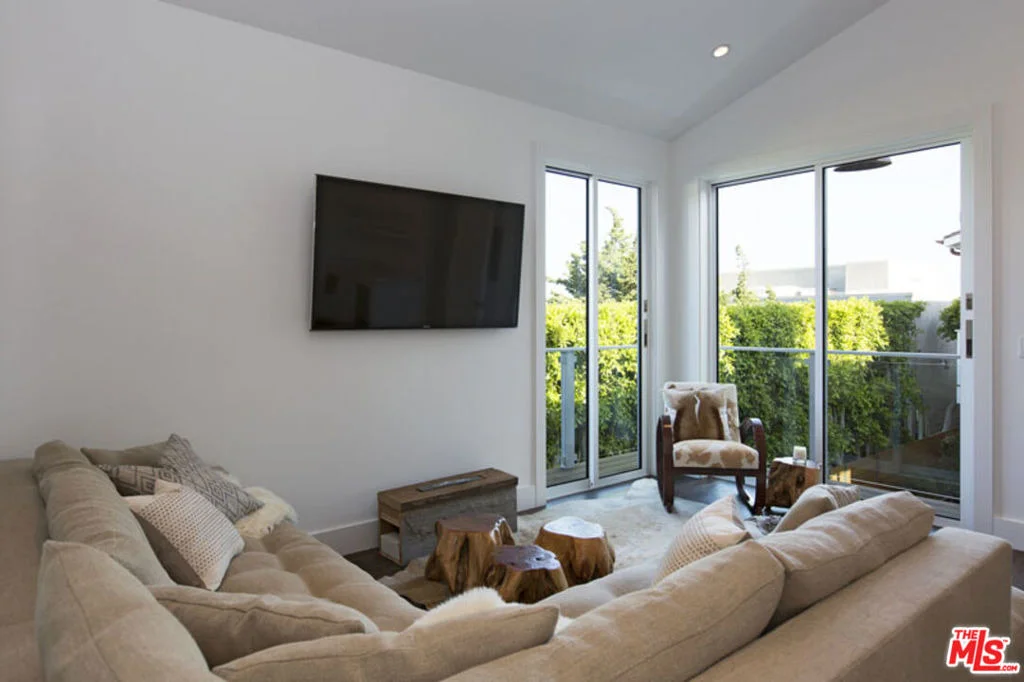 Photo of 23812 Malibu Road