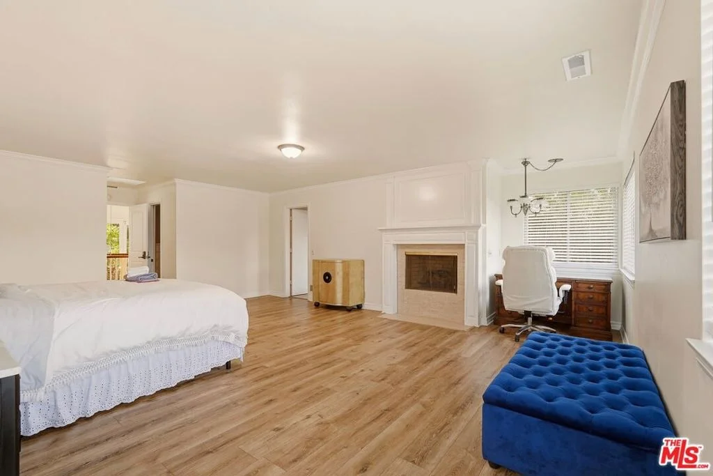 Photo of 900 Gainsborough Drive