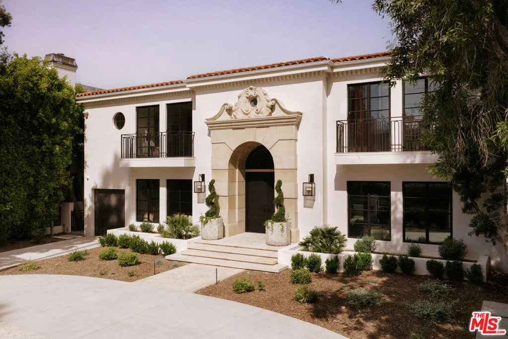 Photo of 906 N Beverly Drive
