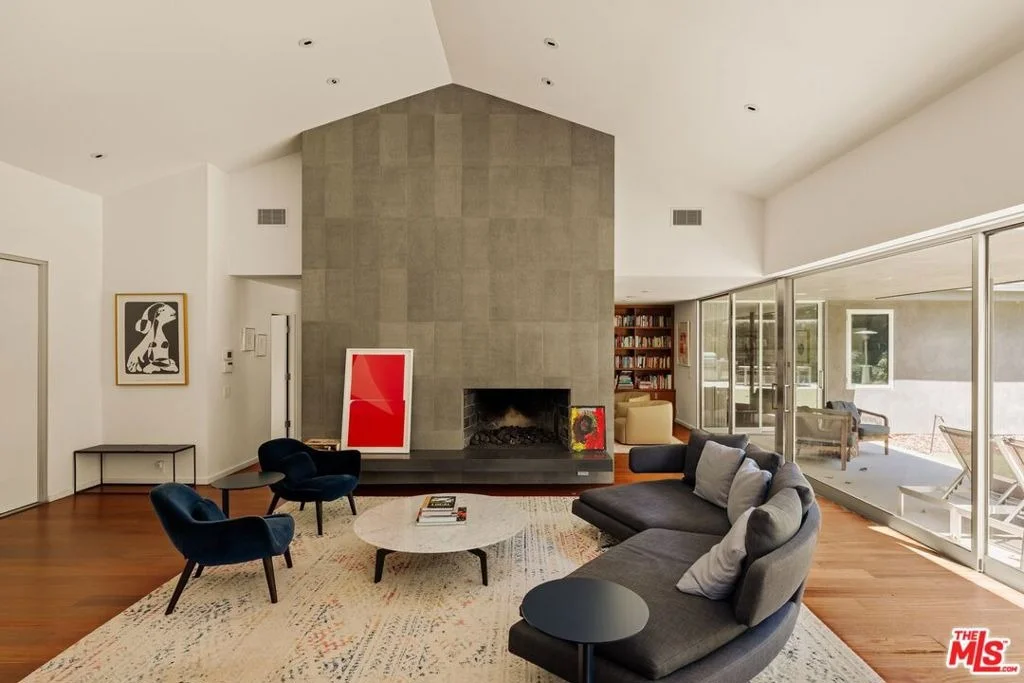 Photo of 840 Leonard Road