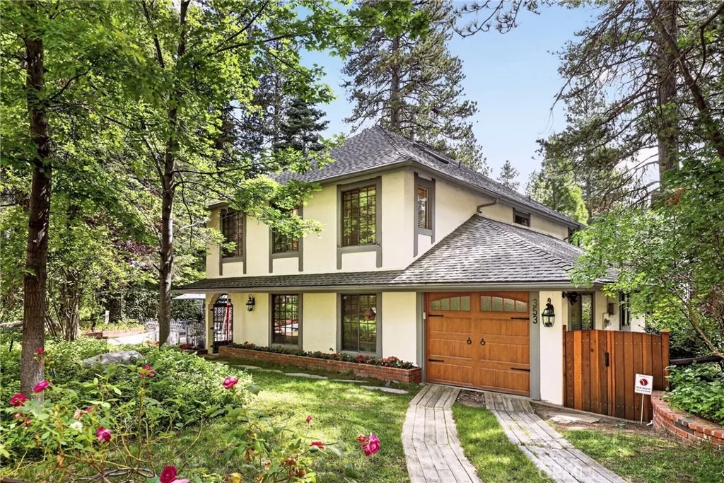 Photo of 360 Riviera Drive