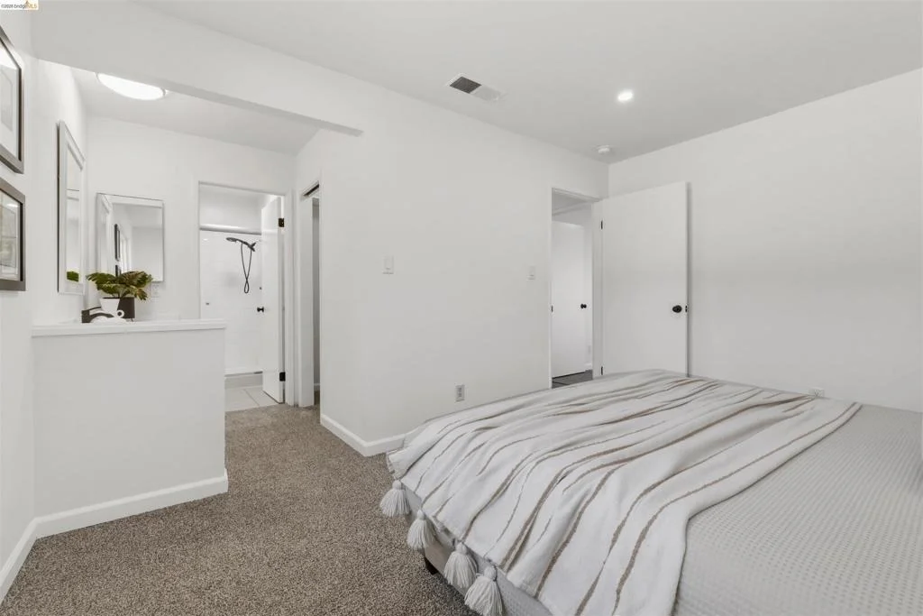 Photo of 1363 Swallowtail Rd