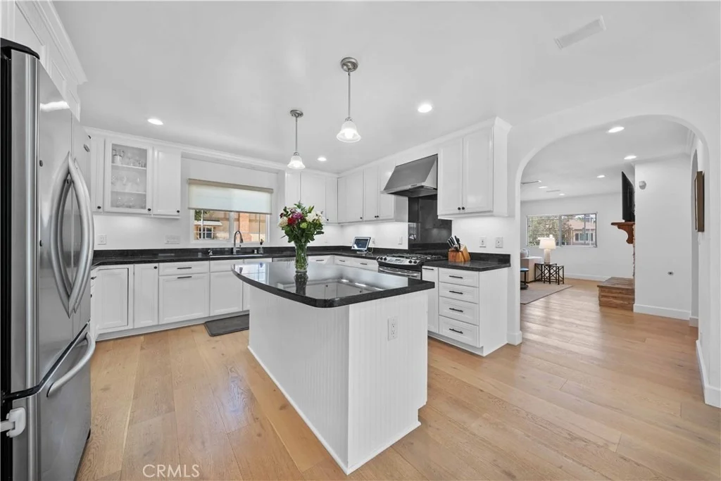 Photo of 3775 Charlemagne Avenue