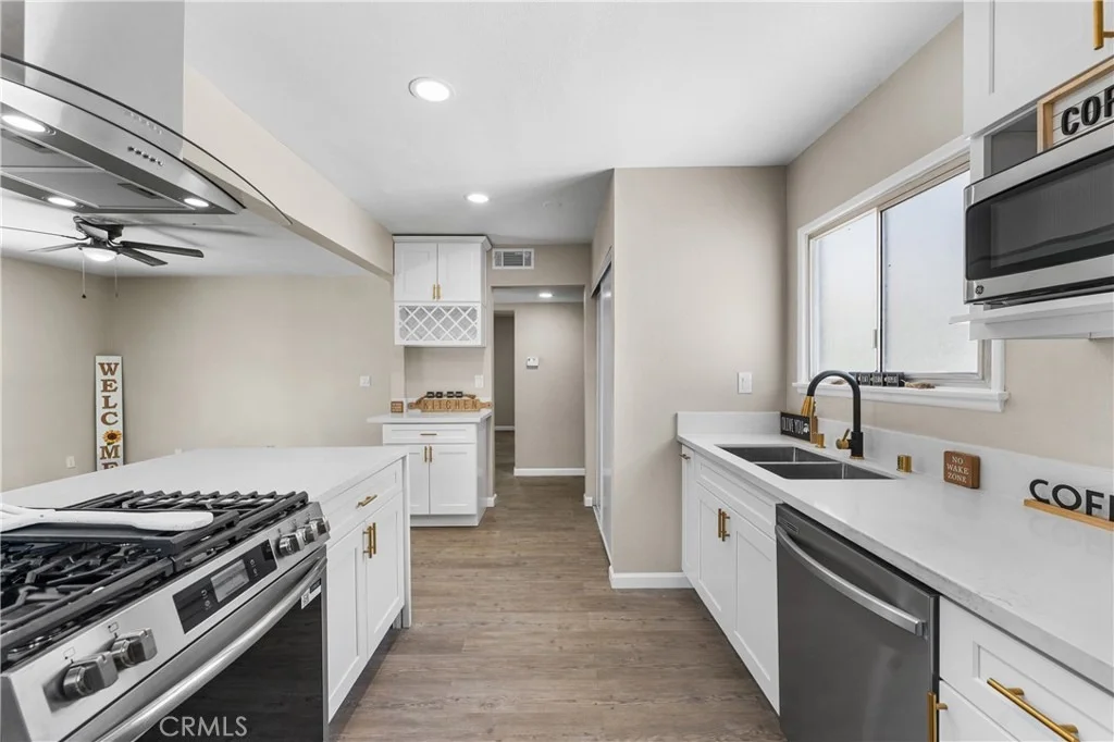 Photo of 1438 W Ivyton Street
