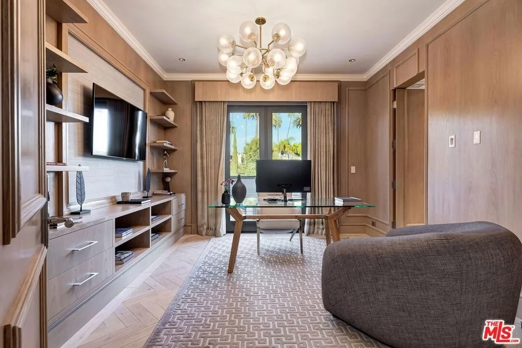 Photo of 610 N Rodeo Drive