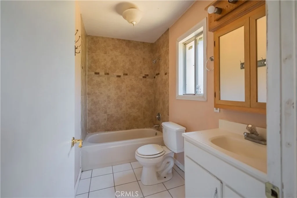 Photo of 947 N Glendora Avenue