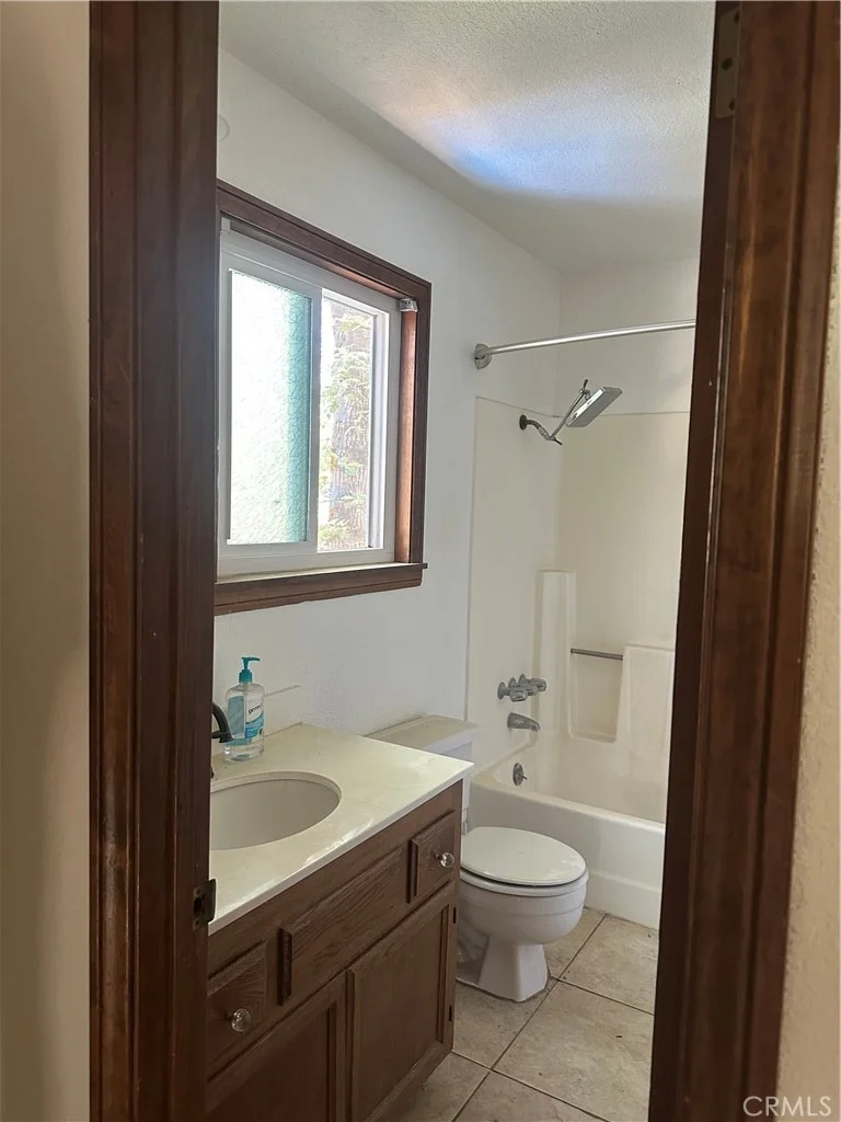 Photo of 2359 Oak