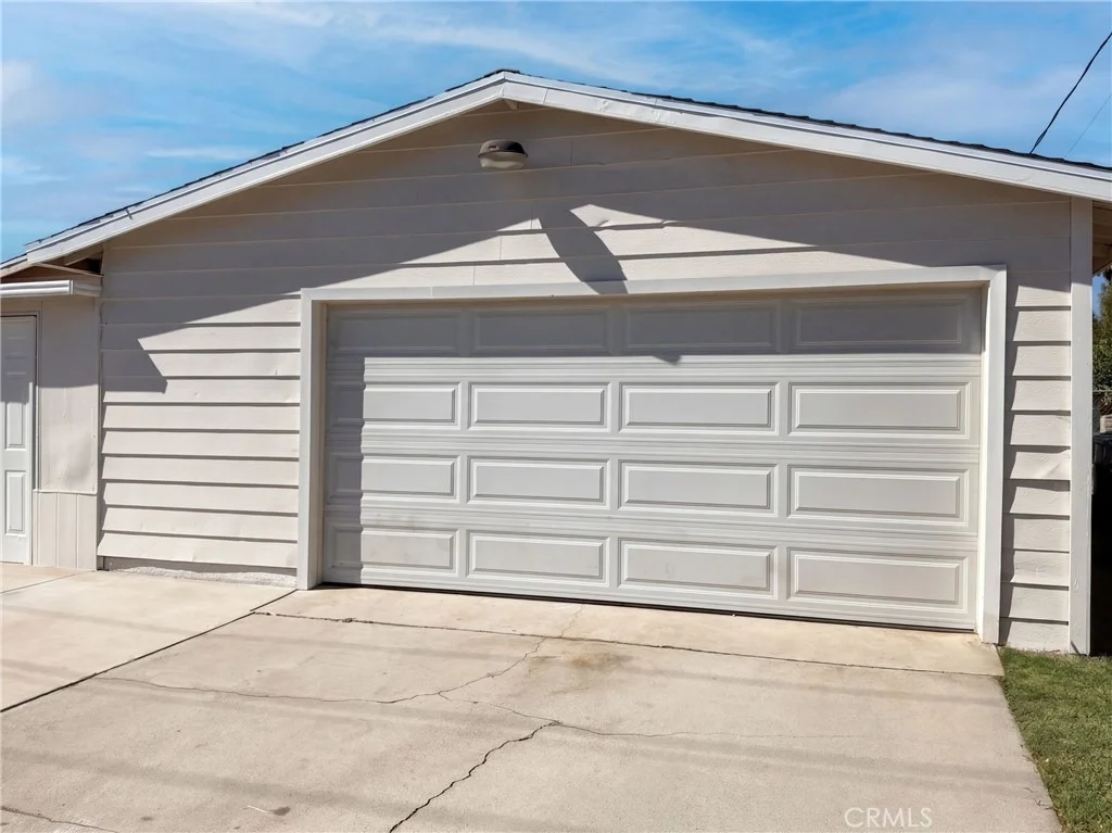Photo of 695 N Pepper Avenue