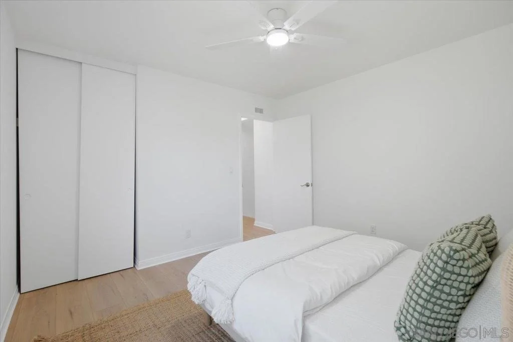 Photo of 6783 Robbins Way