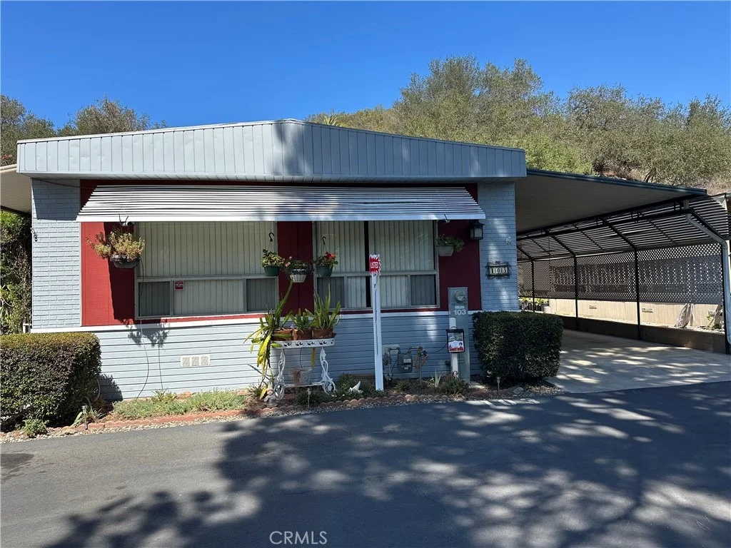 Photo of Unit 103 at 4747 Oak Crest Street