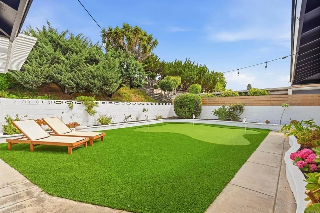 Photo of 952 La Tierra Drive