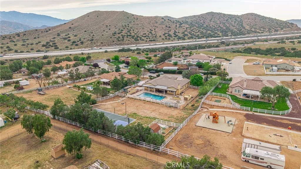 Photo of 33442 Desert Road