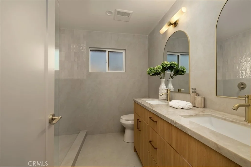 Photo of 5232 La Luna