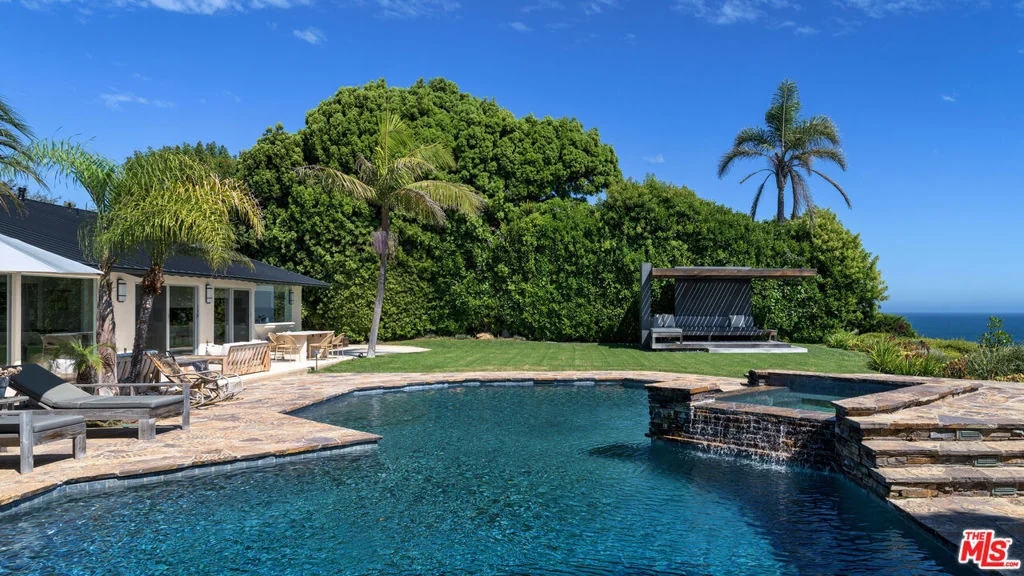 Photo of 29020 Cliffside Drive