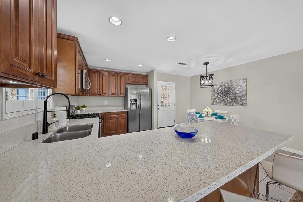 Photo of 7282 University Avenue