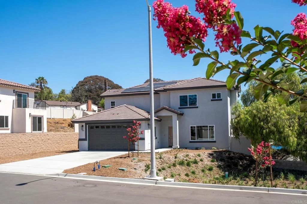 Photo of 3900 Rojo Tierra