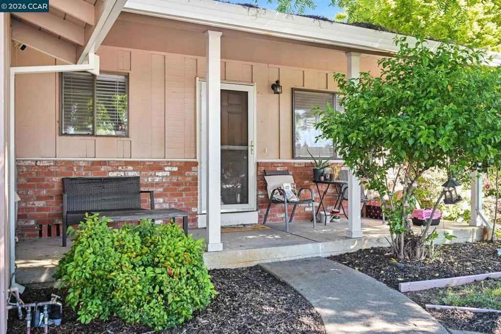 Photo of 1402 Canterbury Dr