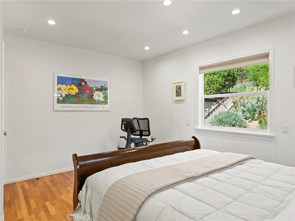 Photo of 1012 N Sunset Canyon Drive