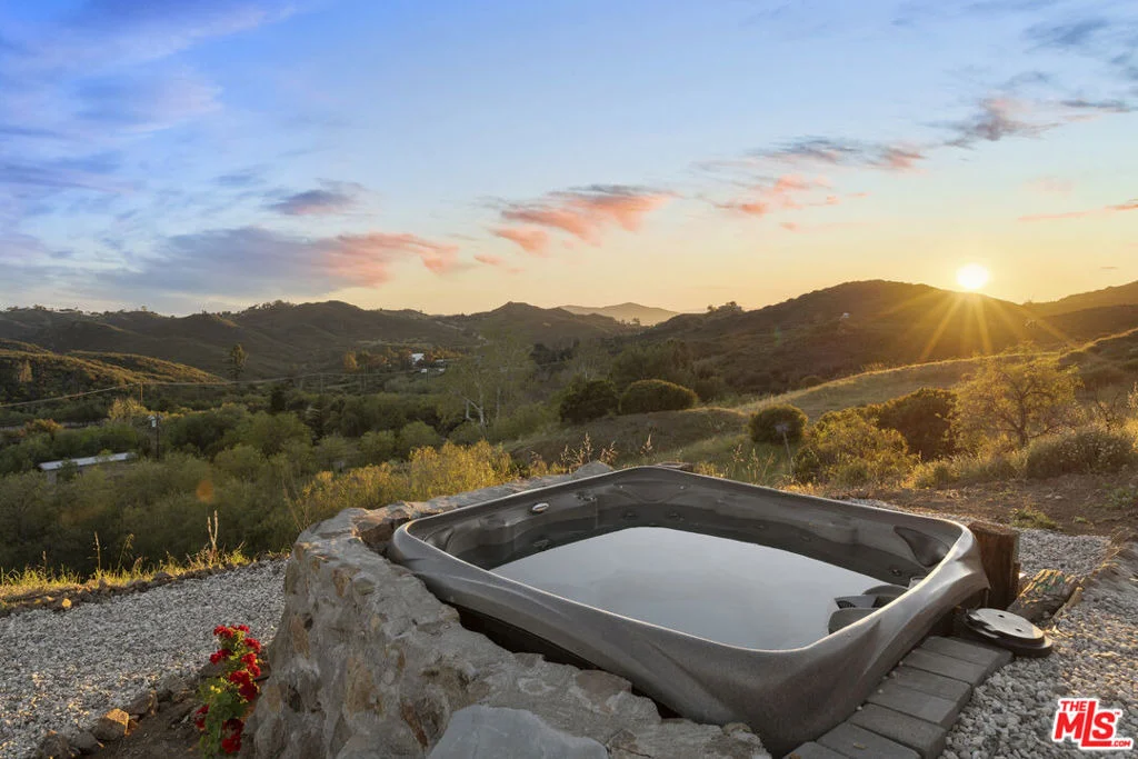 Photo of 33239 Mulholland Highway