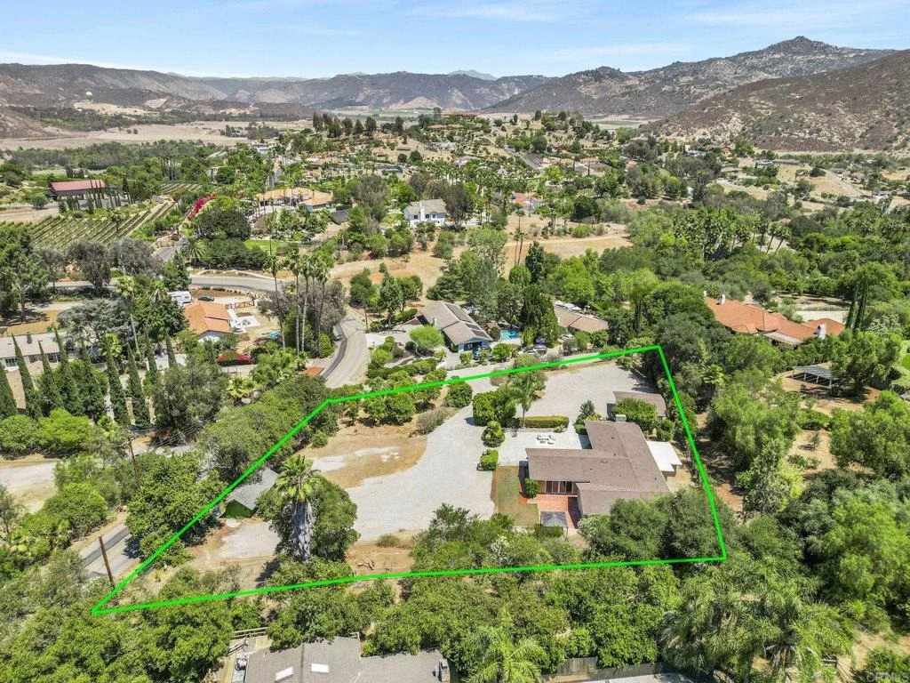 Photo of 3131 Summit Drive