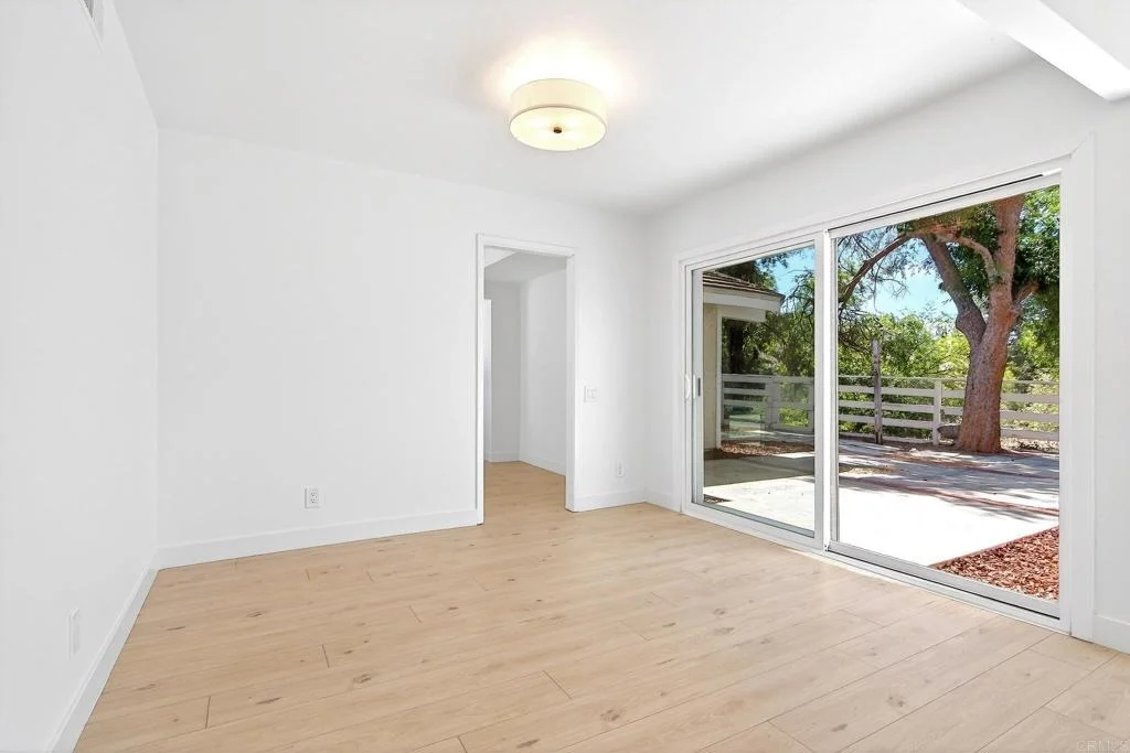 Photo of 37985 Avenida Bravura