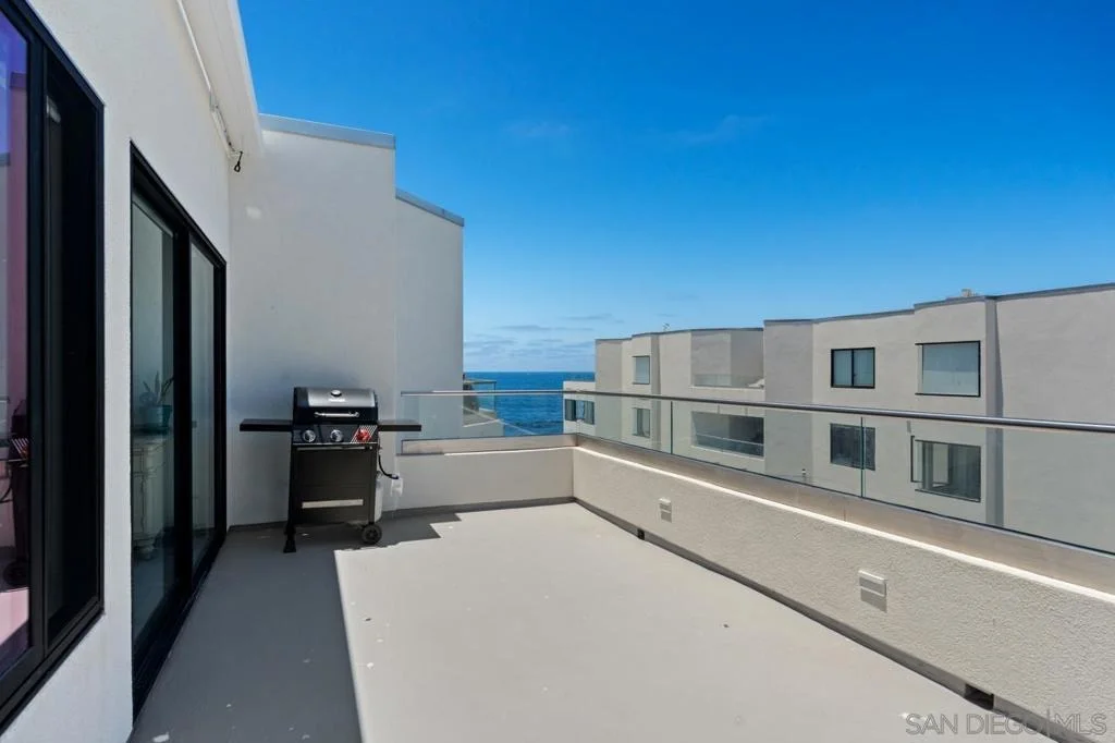 Photo of Unit 405 at 100 Coast
