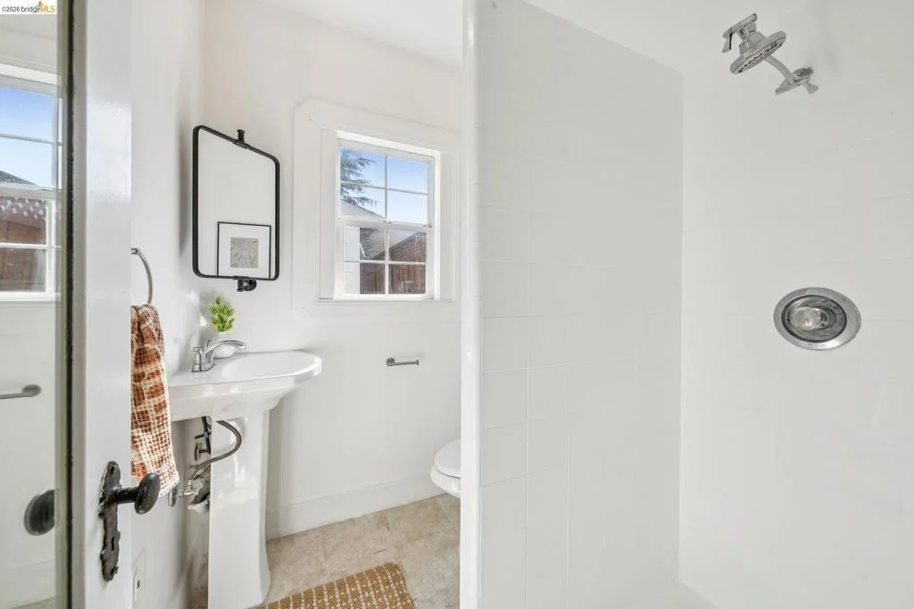 Photo of 201 Warwick Ave