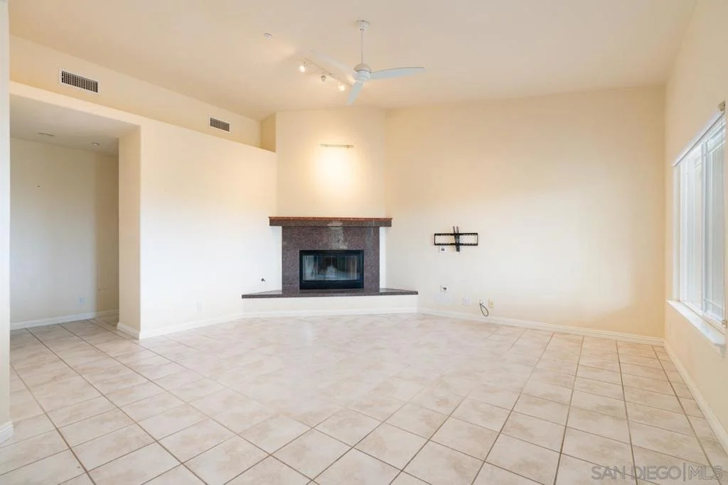 Photo of 613 Carnation Ln