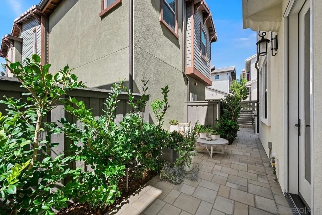 Photo of 1156 E Cove Pl.