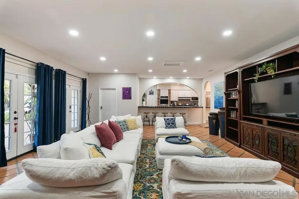 Photo of 1005 Solymar Drive