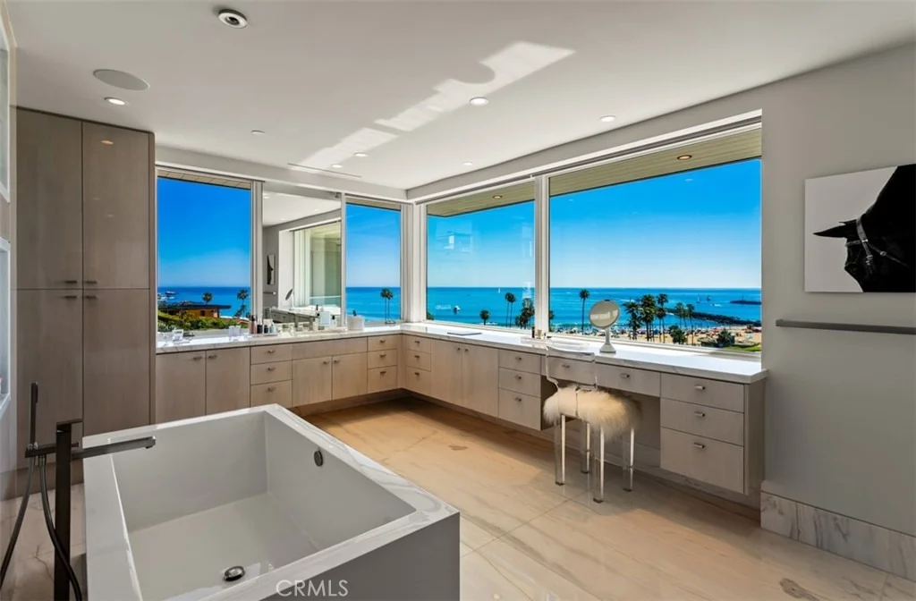 Photo of 2928 Ocean