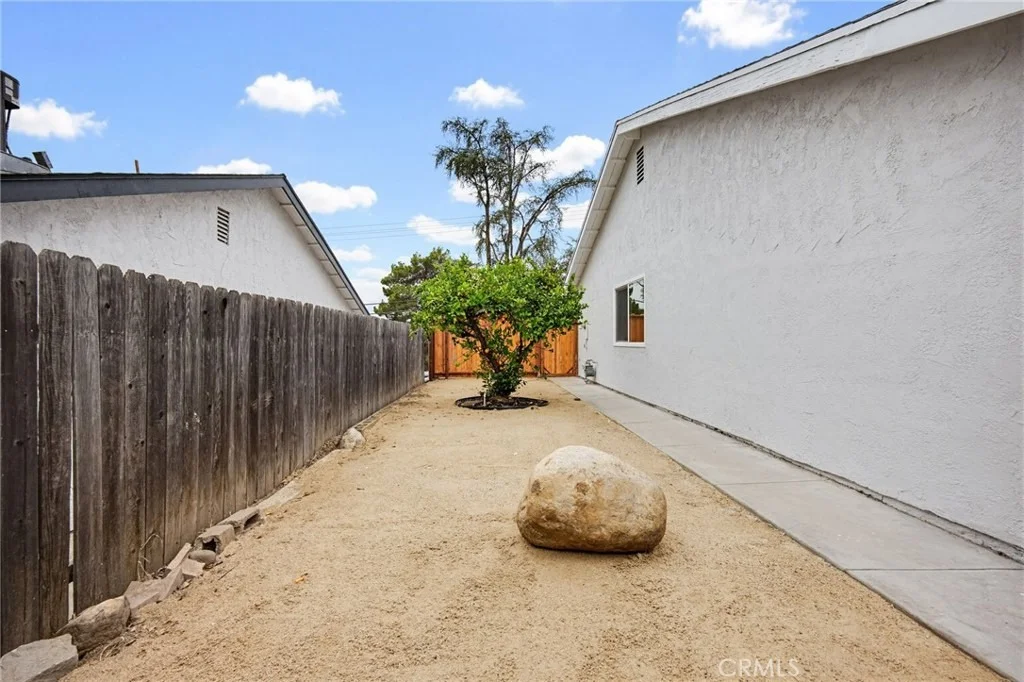 Photo of 7355 Vineyard Avenue