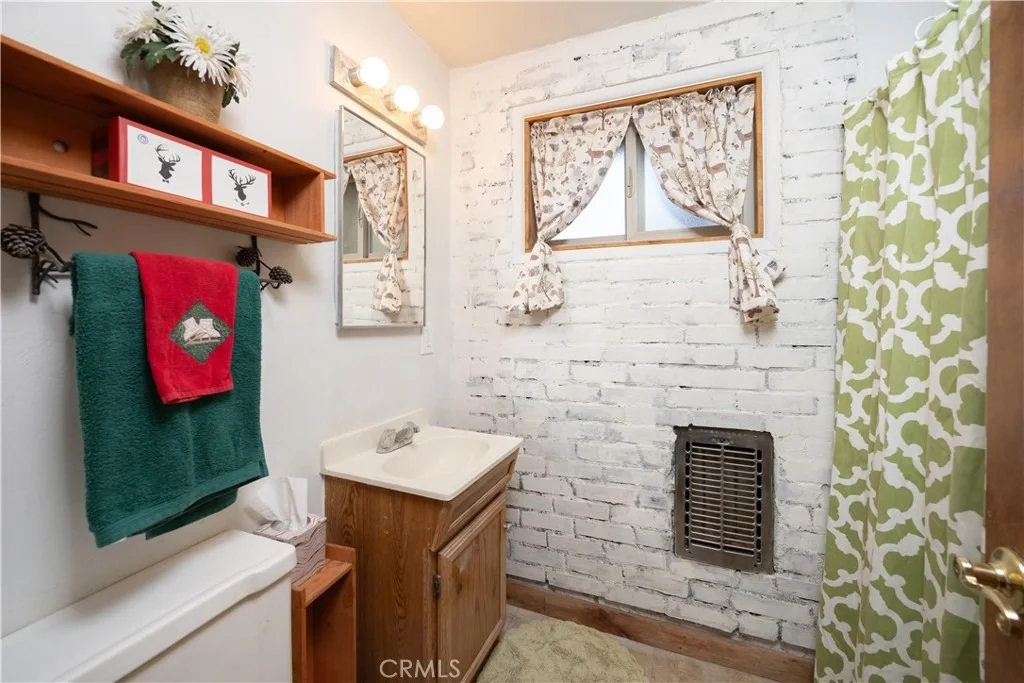 Photo of 337 Holmes Lane