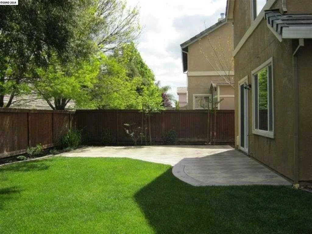 Photo of 564 YOUNG DR