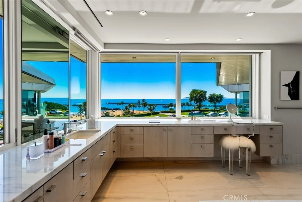 Photo of 2928 Ocean